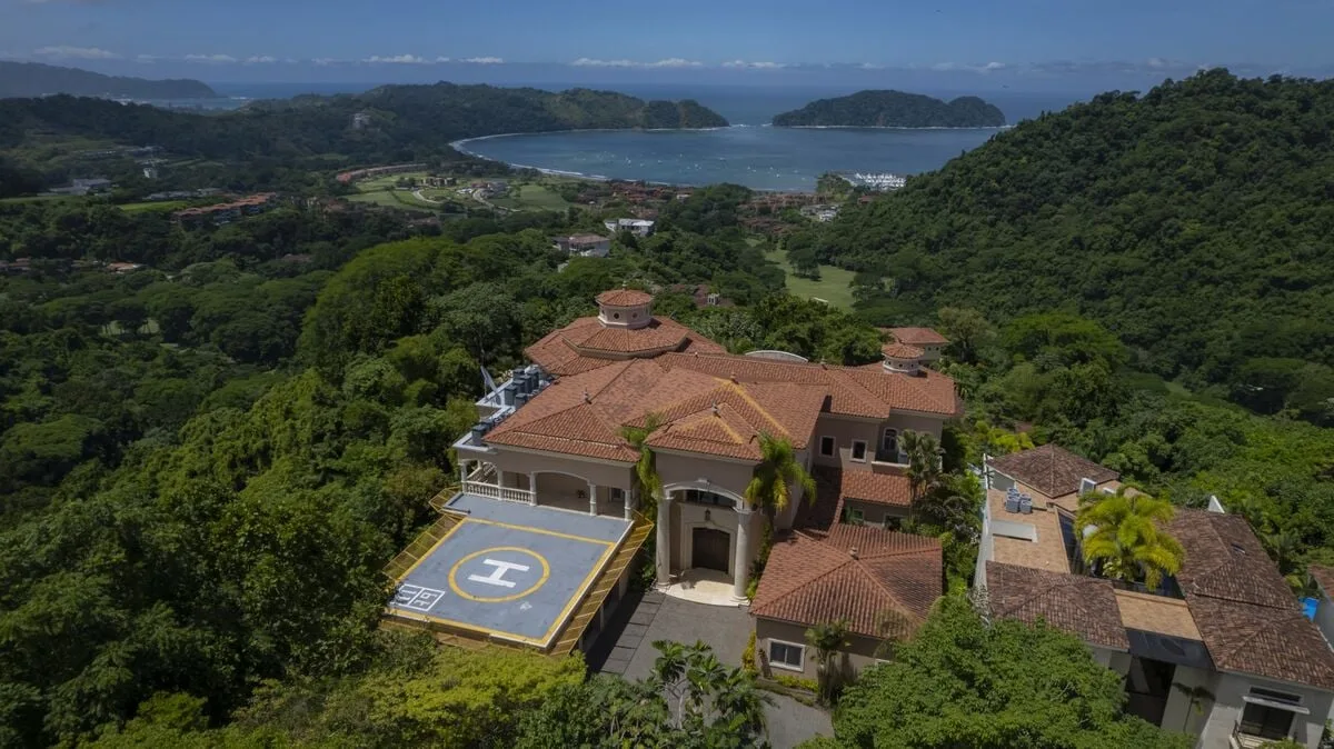 JA-44 — 10-Bedroom Villa in Los Sueños