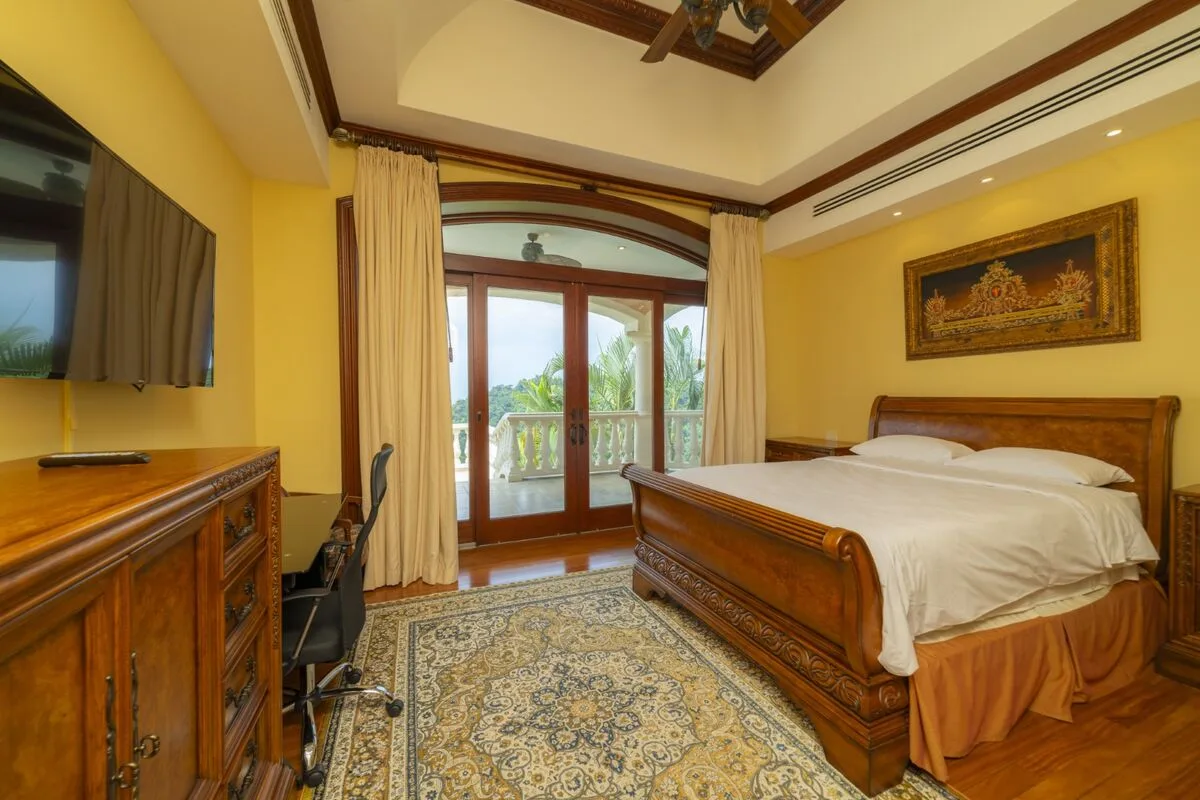 JA-44 — 10-Bedroom Villa in Los Sueños