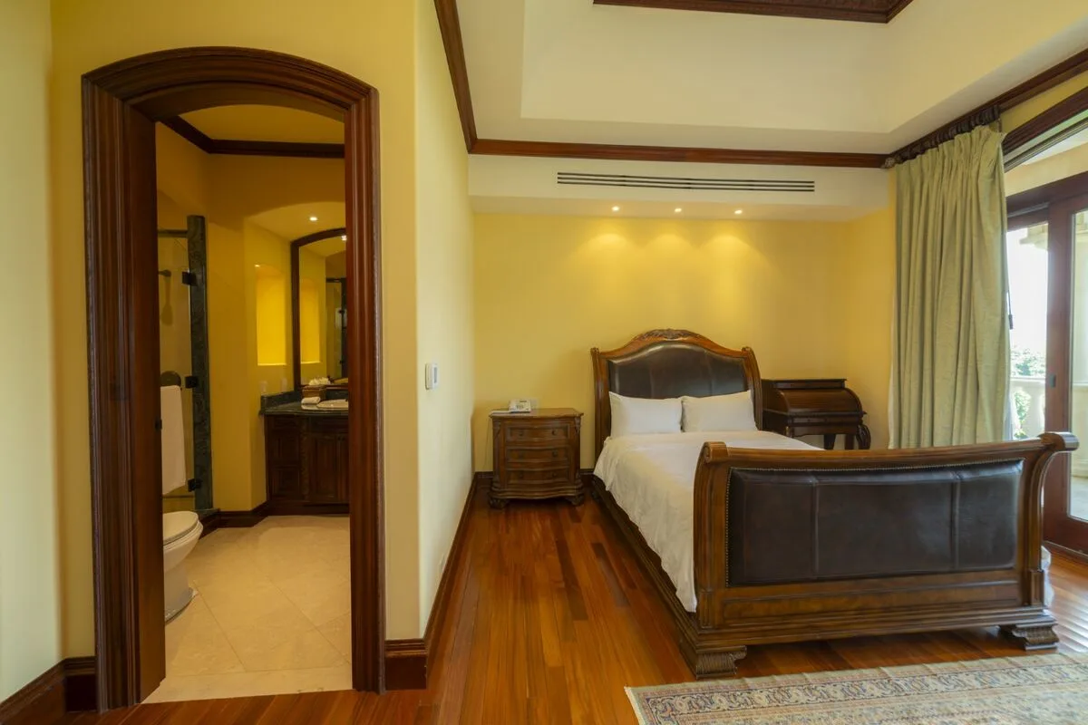 JA-44 — 10-Bedroom Villa in Los Sueños