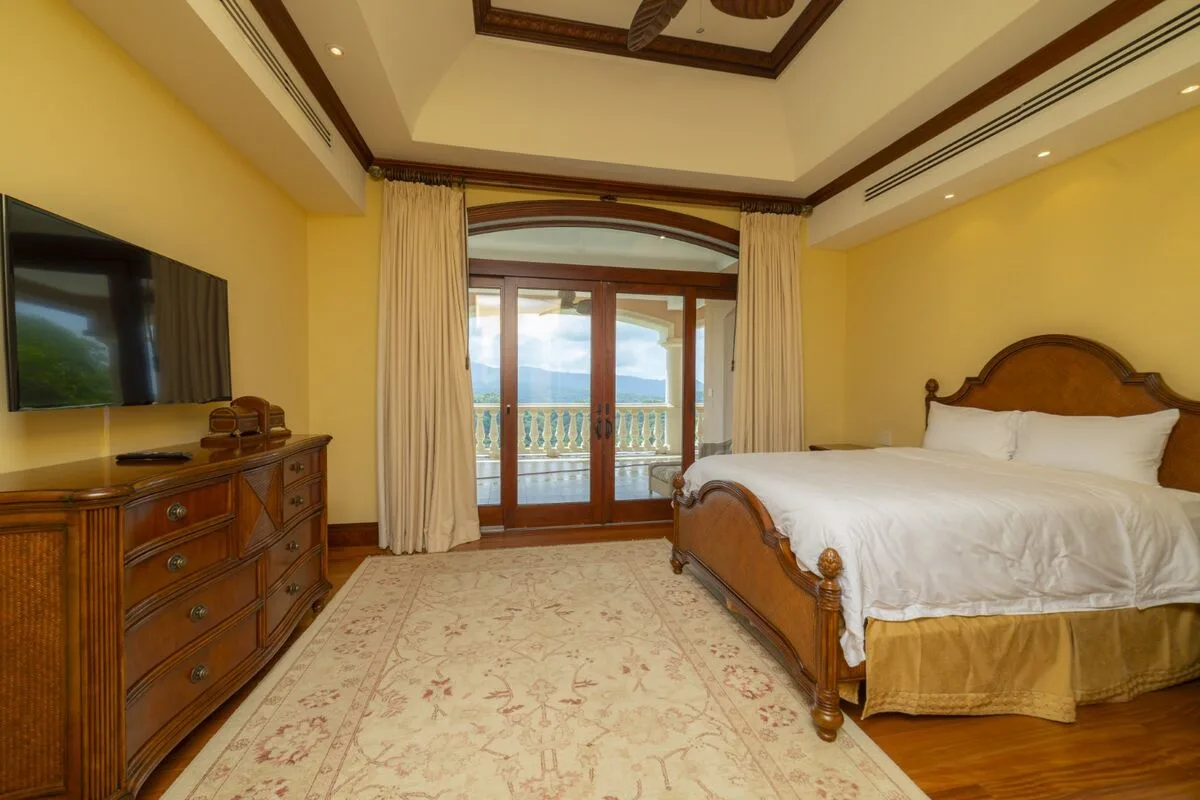 JA-44 — 10-Bedroom Villa in Los Sueños