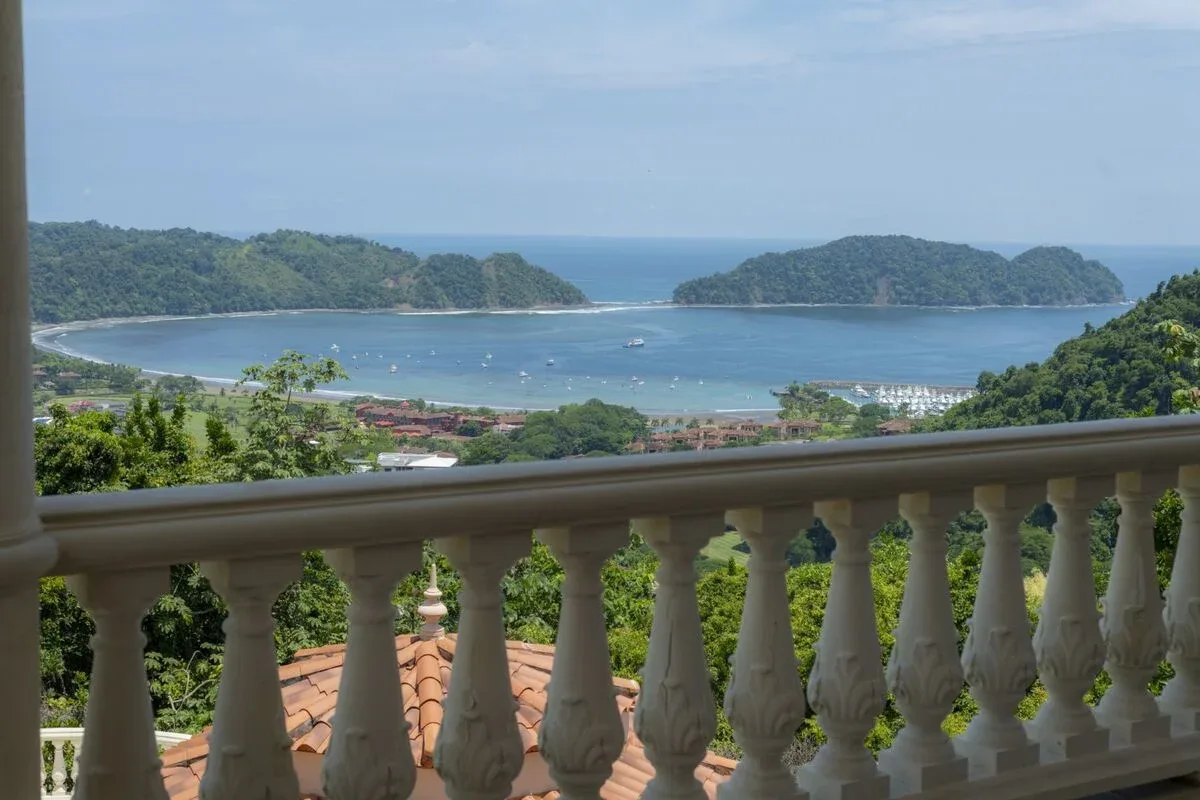 JA-44 — 10-Bedroom Villa in Los Sueños