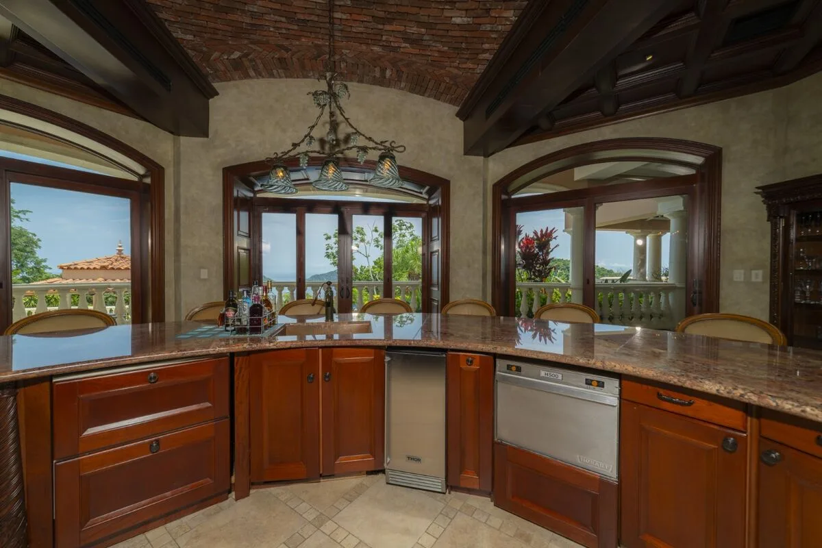 JA-44 — 10-Bedroom Villa in Los Sueños