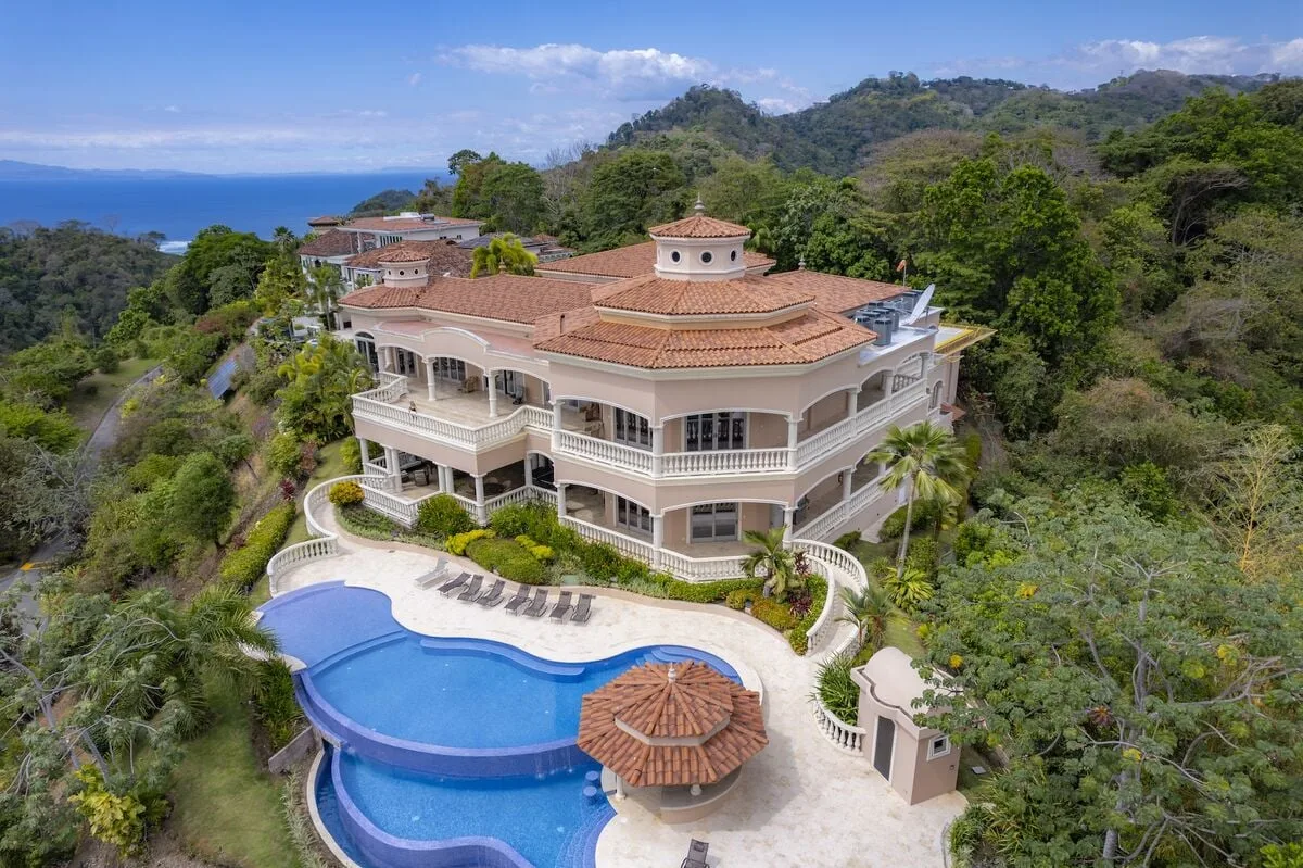 JA-44 — 10-Bedroom Villa in Los Sueños