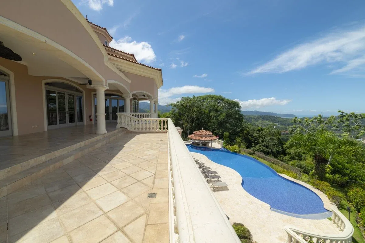JA-44 — 10-Bedroom Villa in Los Sueños
