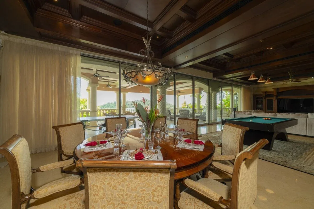 JA-44 — 10-Bedroom Villa in Los Sueños