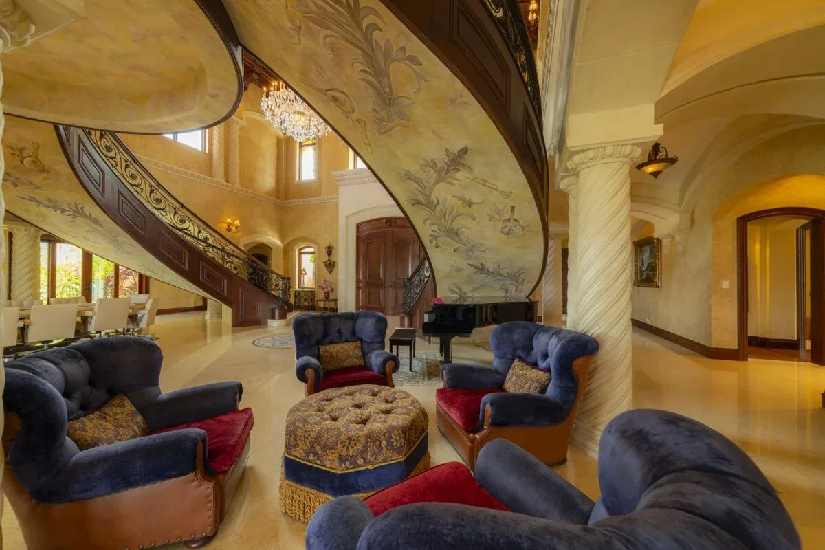 JA-44 — 10-Bedroom Villa in Los Sueños