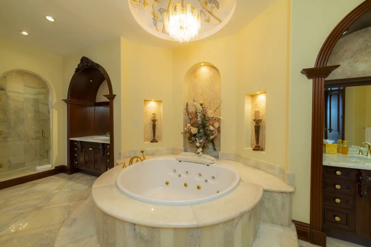 JA-44 — 10-Bedroom Villa in Los Sueños