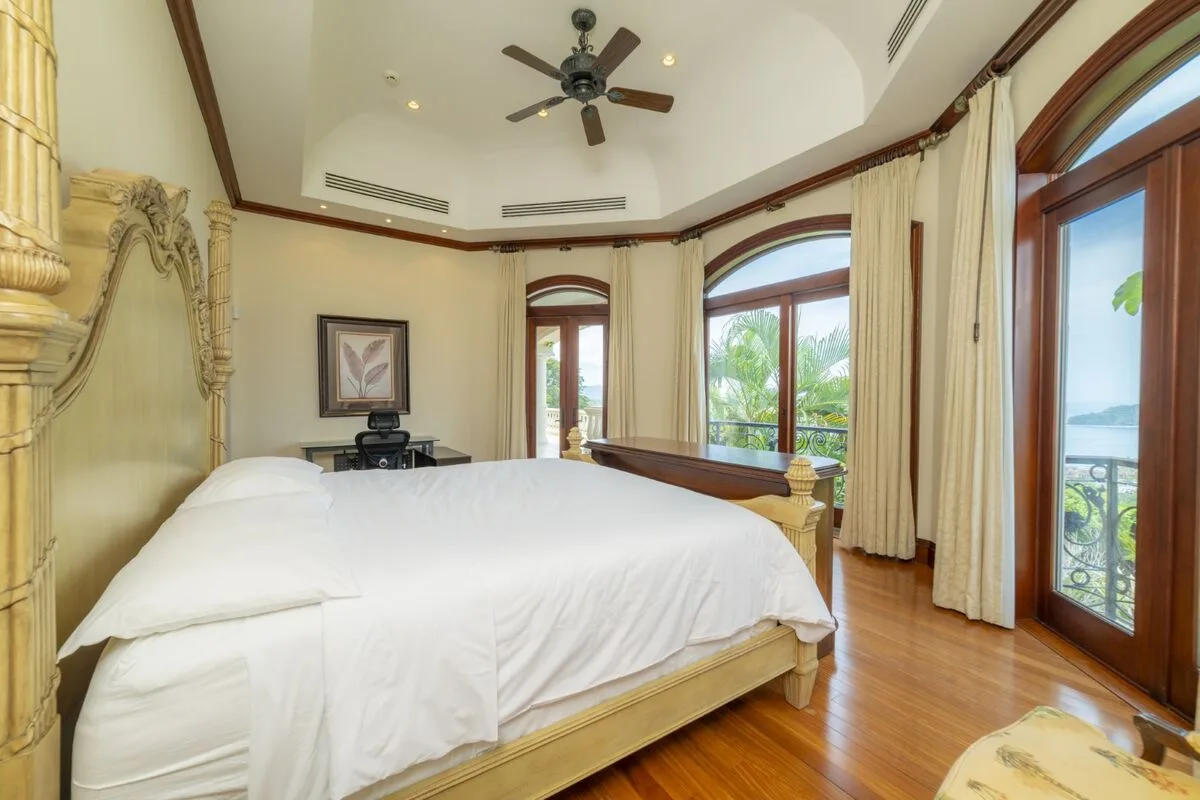 JA-44 — 10-Bedroom Villa in Los Sueños