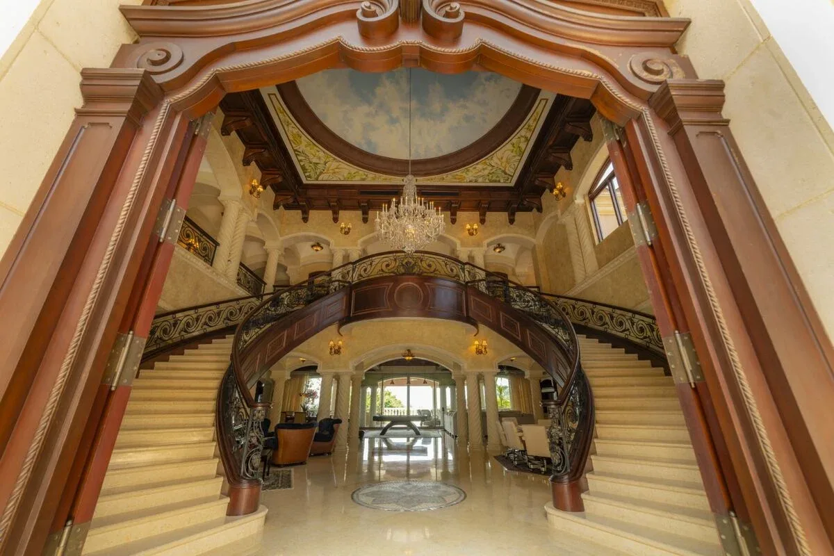 JA-44 — 10-Bedroom Villa in Los Sueños