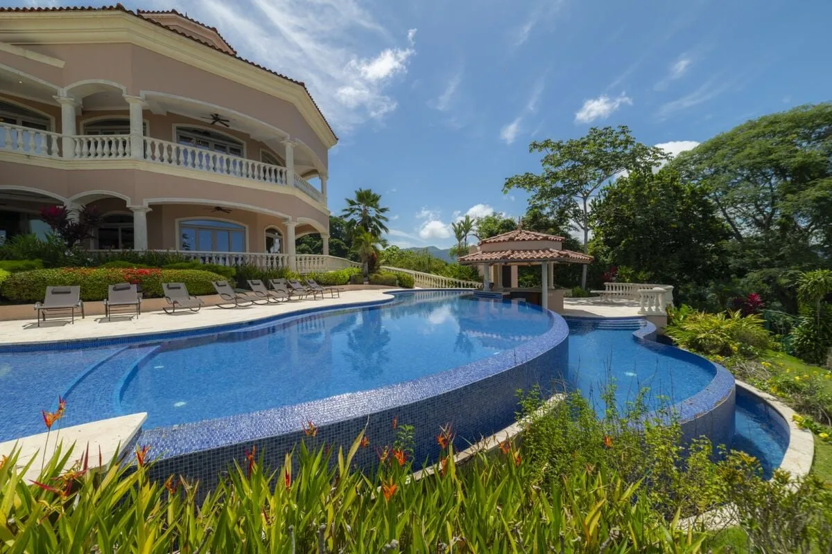 JA-44 — 10-Bedroom Villa in Los Sueños