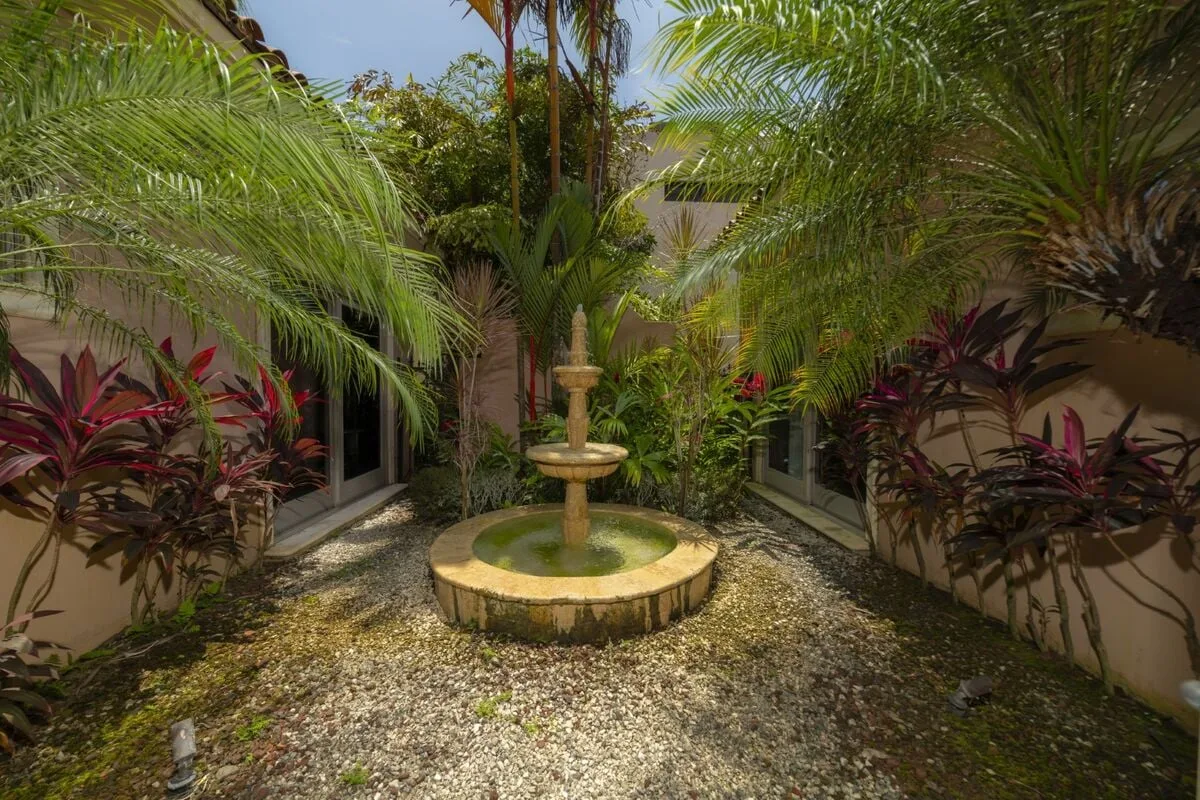 JA-44 — 10-Bedroom Villa in Los Sueños