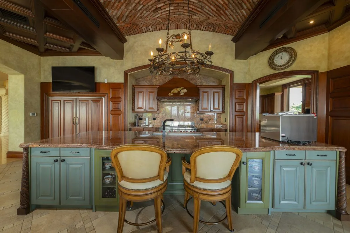 JA-44 — 10-Bedroom Villa in Los Sueños