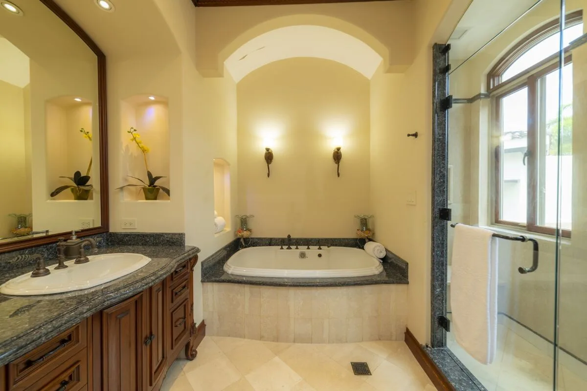 JA-44 — 10-Bedroom Villa in Los Sueños