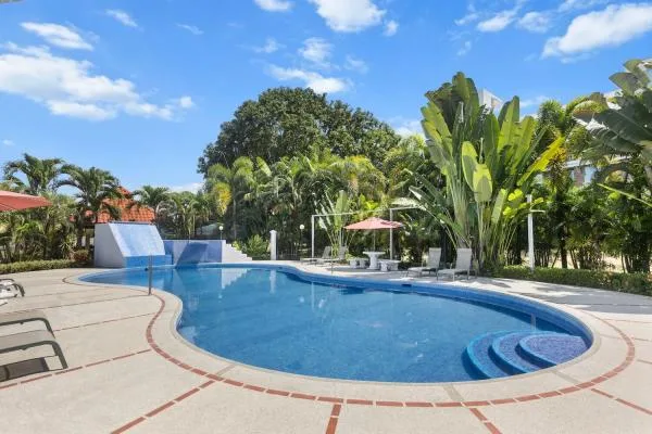 Blue Macaw Villas — full estate