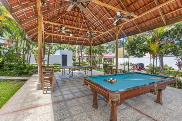 Blue Macaw Villas — full estate