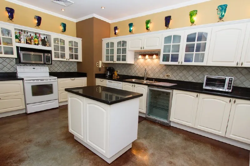 TA-09 — Tamarindo Private Rental Estate