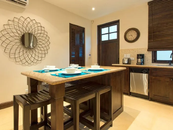 FLC-02 — Playa Flamingo Condo