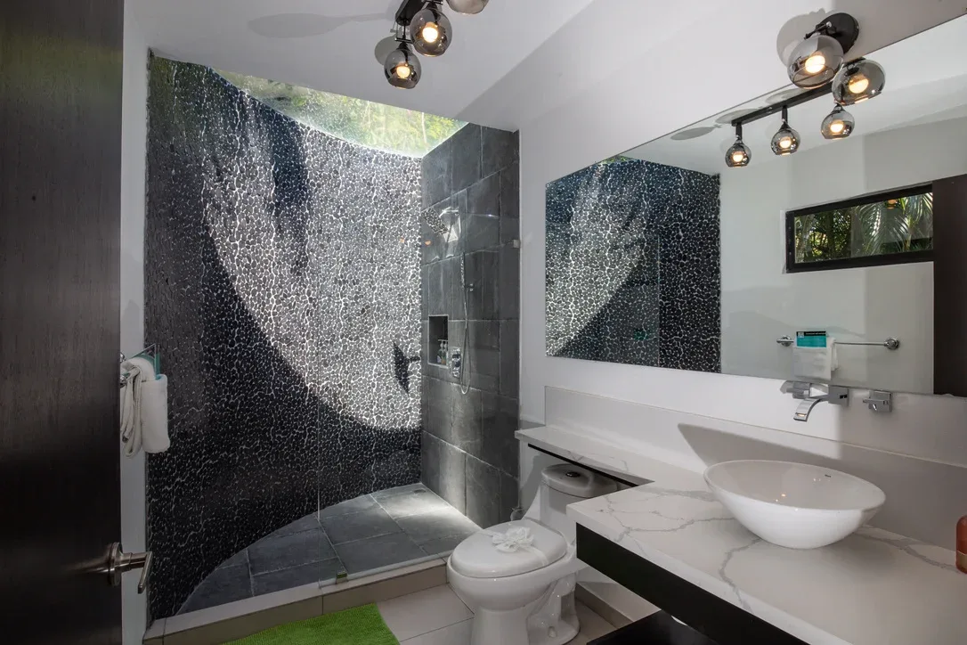 MA-20 — Contemporary Vacation Villa