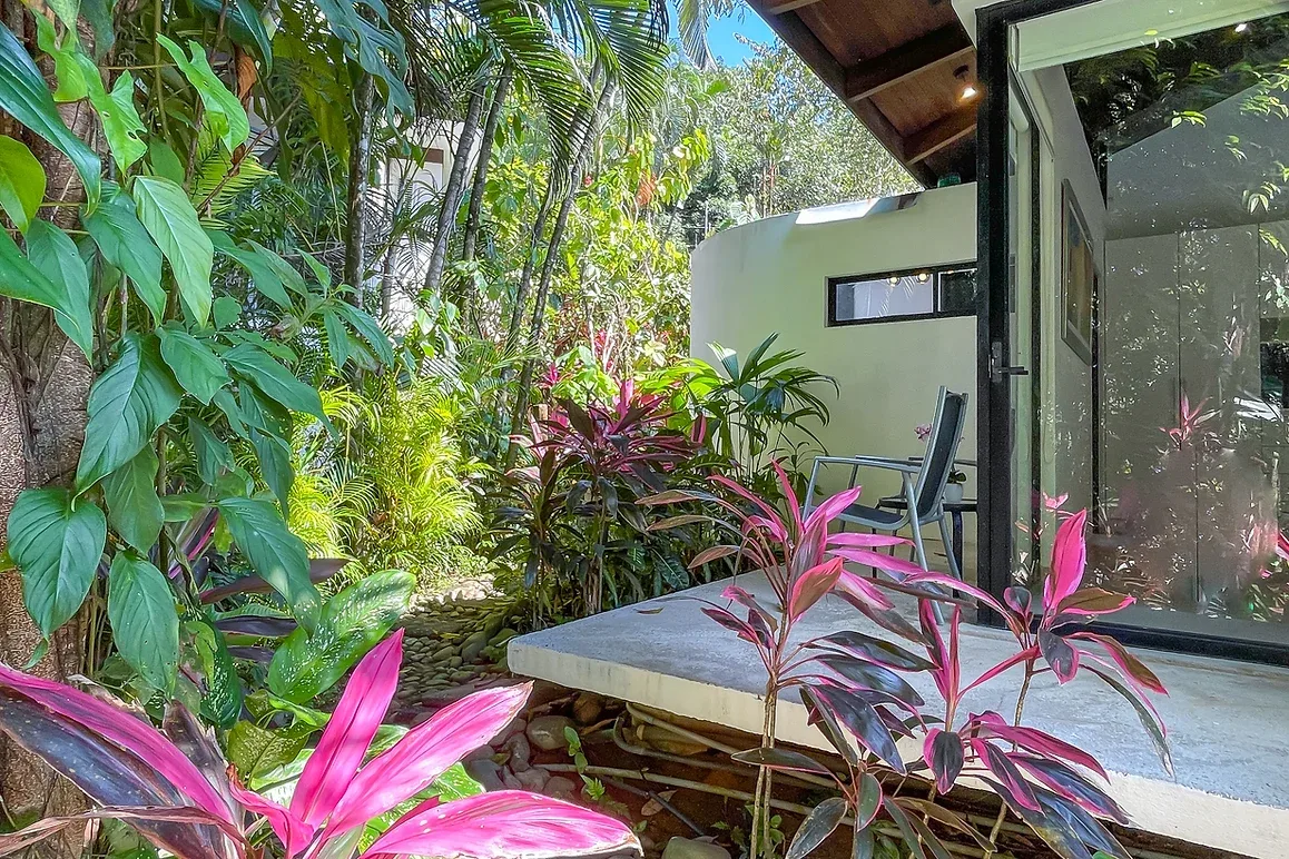 MA-20 — Contemporary Vacation Villa