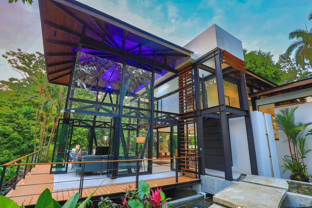 MA-20 — Contemporary Vacation Villa