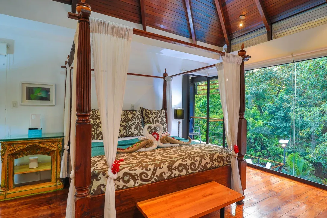 MA-20 — Contemporary Vacation Villa