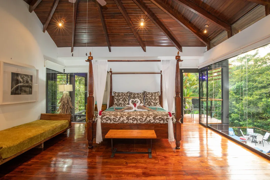 MA-20 — Contemporary Vacation Villa