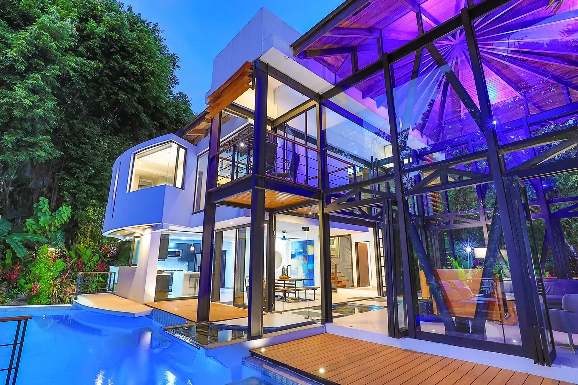 MA-20 — Contemporary Vacation Villa