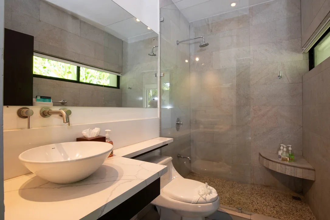MA-20 — Contemporary Vacation Villa
