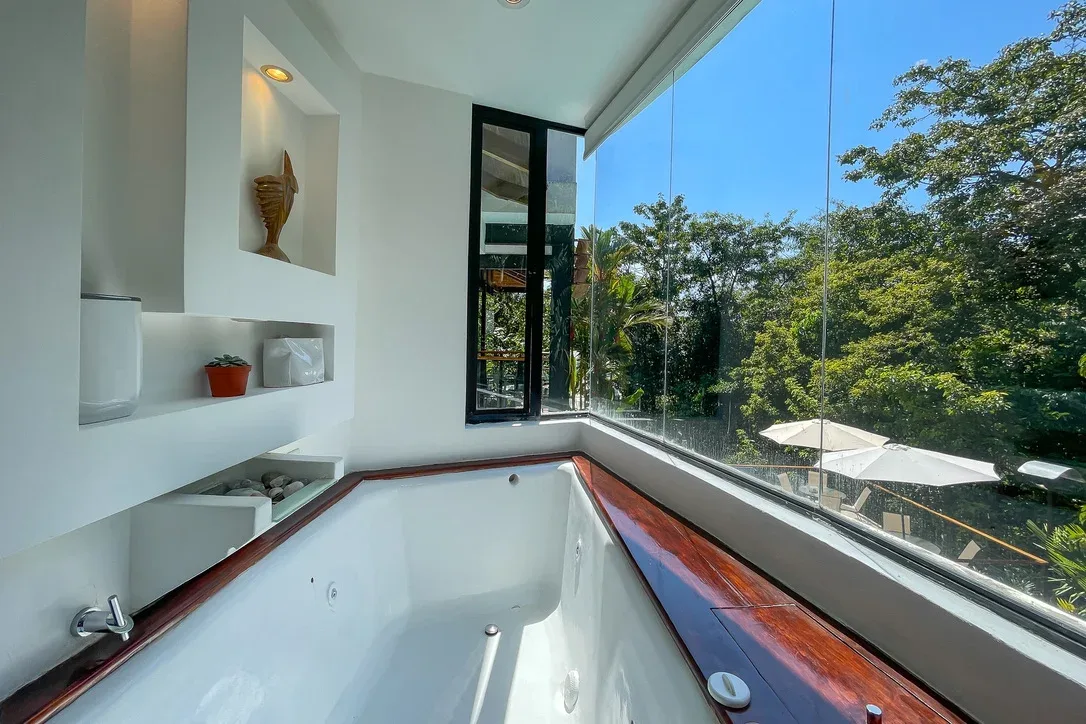 MA-20 — Contemporary Vacation Villa
