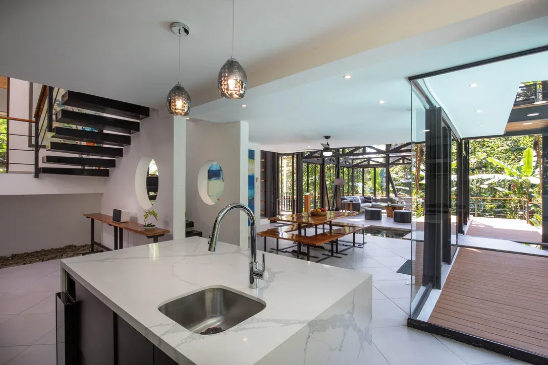 MA-20 — Contemporary Vacation Villa