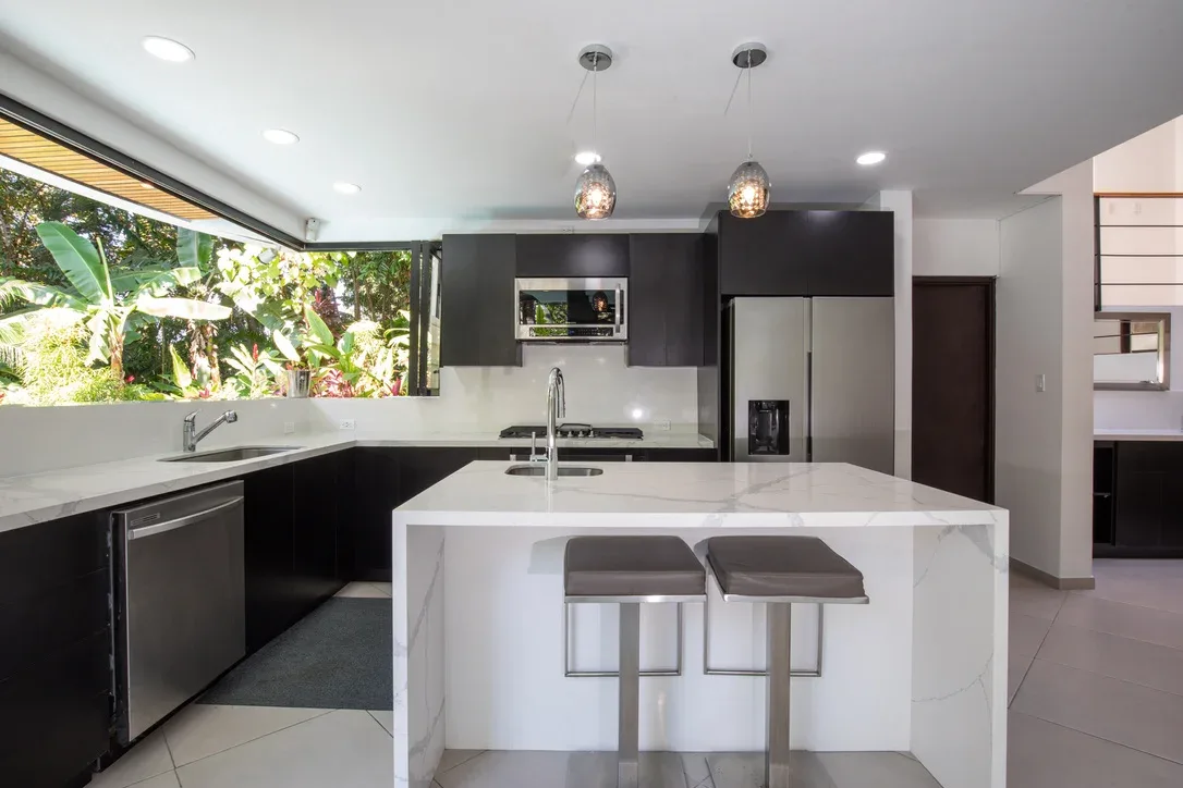 MA-20 — Contemporary Vacation Villa