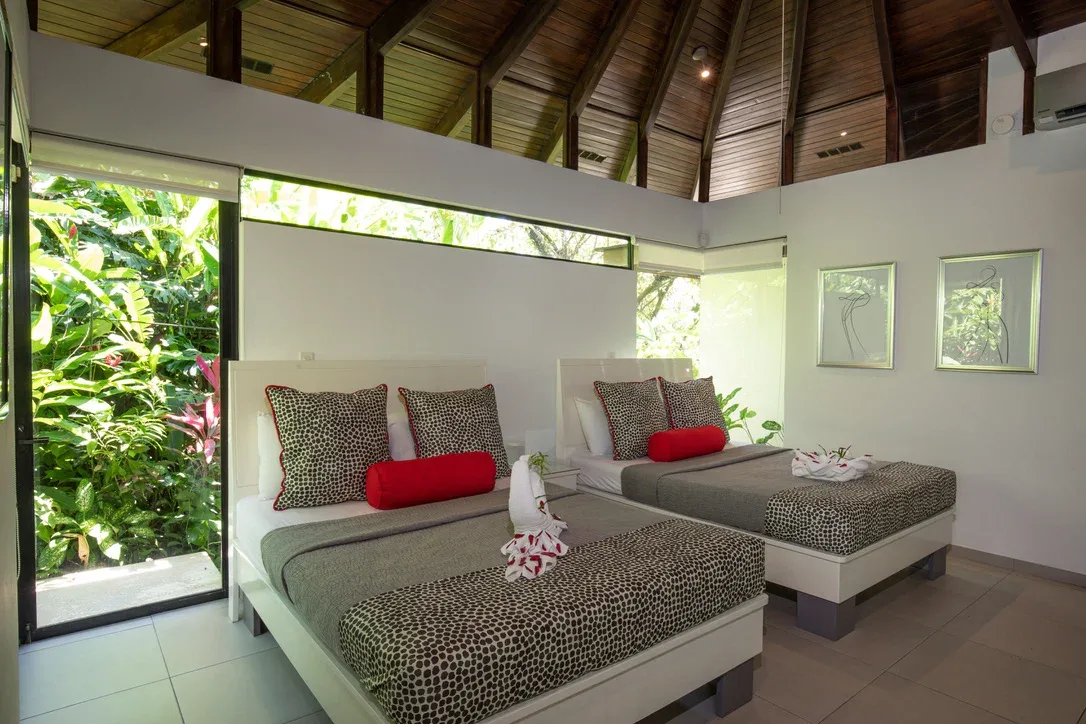 MA-20 — Contemporary Vacation Villa