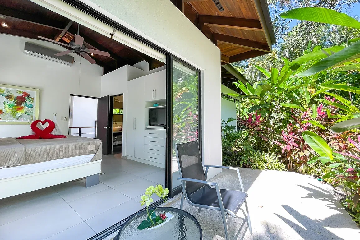 MA-20 — Contemporary Vacation Villa