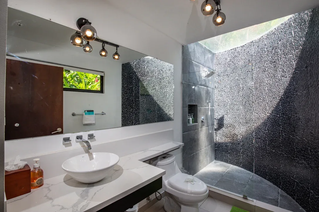 MA-20 — Contemporary Vacation Villa