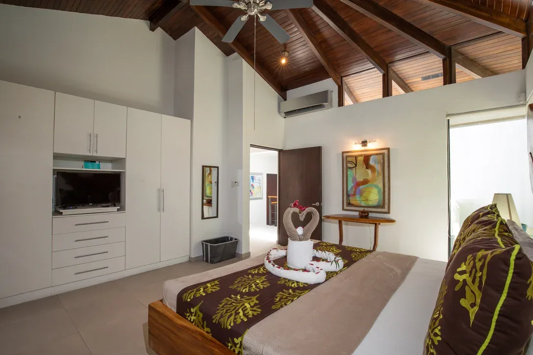 MA-20 — Contemporary Vacation Villa