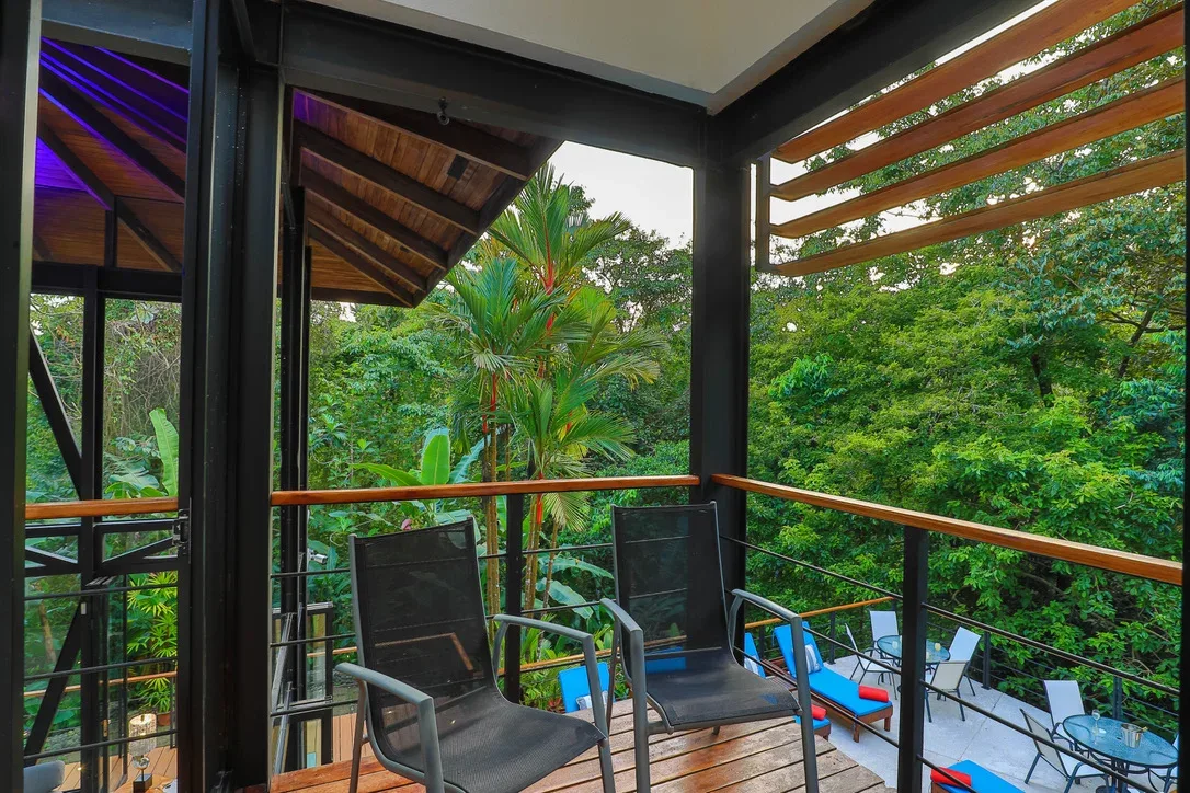 MA-20 — Contemporary Vacation Villa