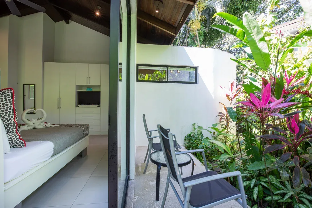 MA-20 — Contemporary Vacation Villa