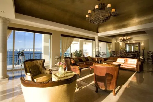 RZ-07 — Romantic Zone Beachfront Penthouse