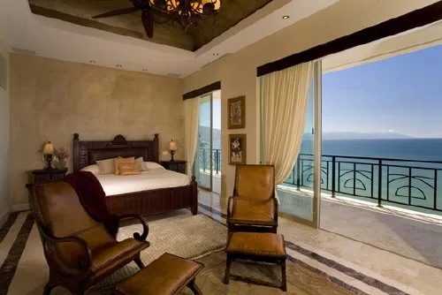 RZ-07 — Romantic Zone Beachfront Penthouse