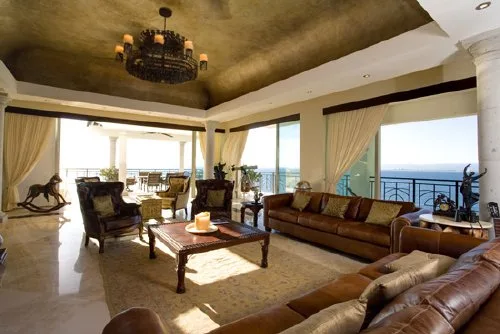 RZ-07 — Romantic Zone Beachfront Penthouse