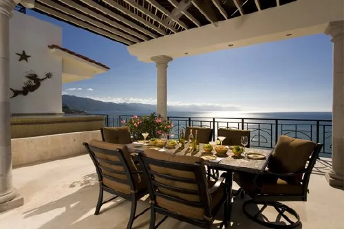 RZ-07 — Romantic Zone Beachfront Penthouse