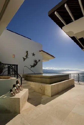 RZ-07 — Romantic Zone Beachfront Penthouse