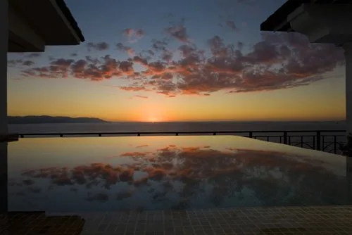 RZ-07 — Romantic Zone Beachfront Penthouse