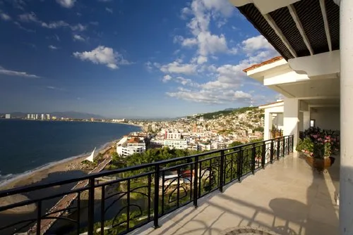 RZ-07 — Romantic Zone Beachfront Penthouse