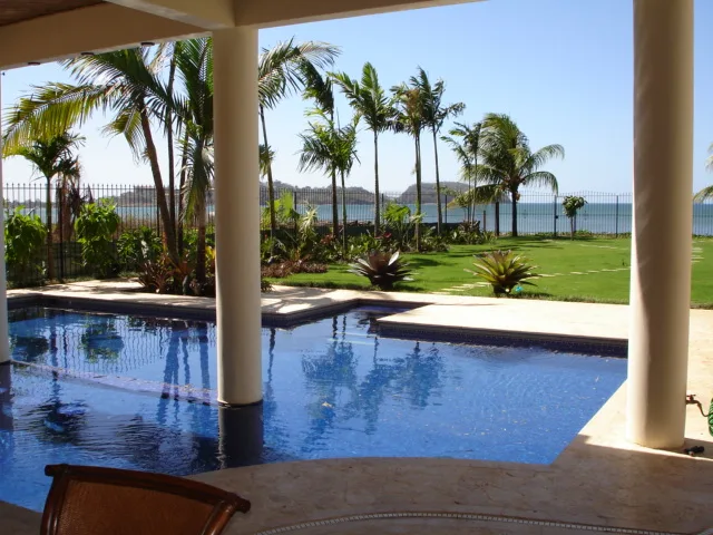 FL-06 — Playa Flamingo Beachfront Home With Pool