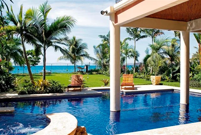 FL-06 — Playa Flamingo Beachfront Home With Pool
