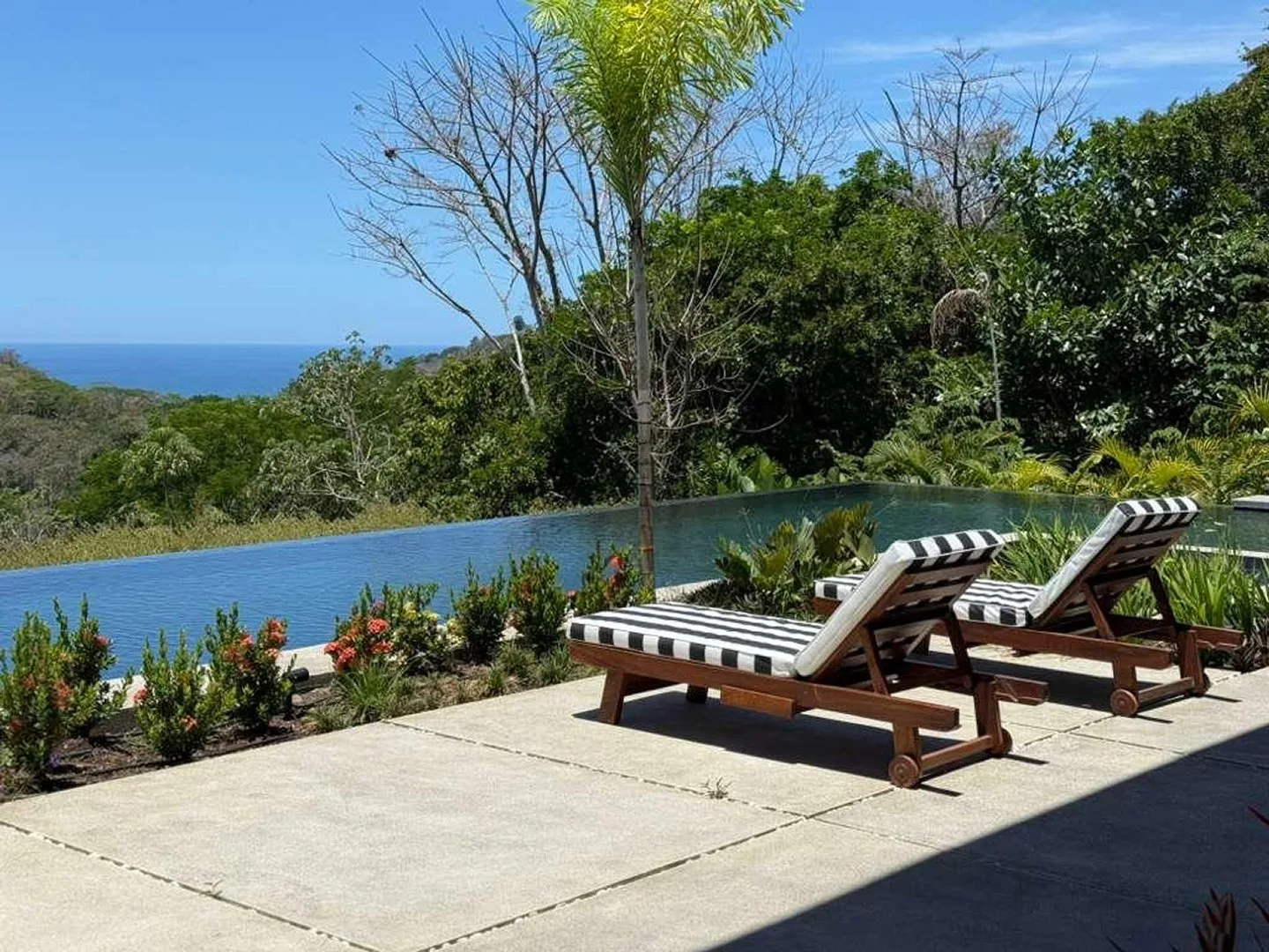 ST-01 — Oceane bleu - Brand New Villa in Santa Teresa