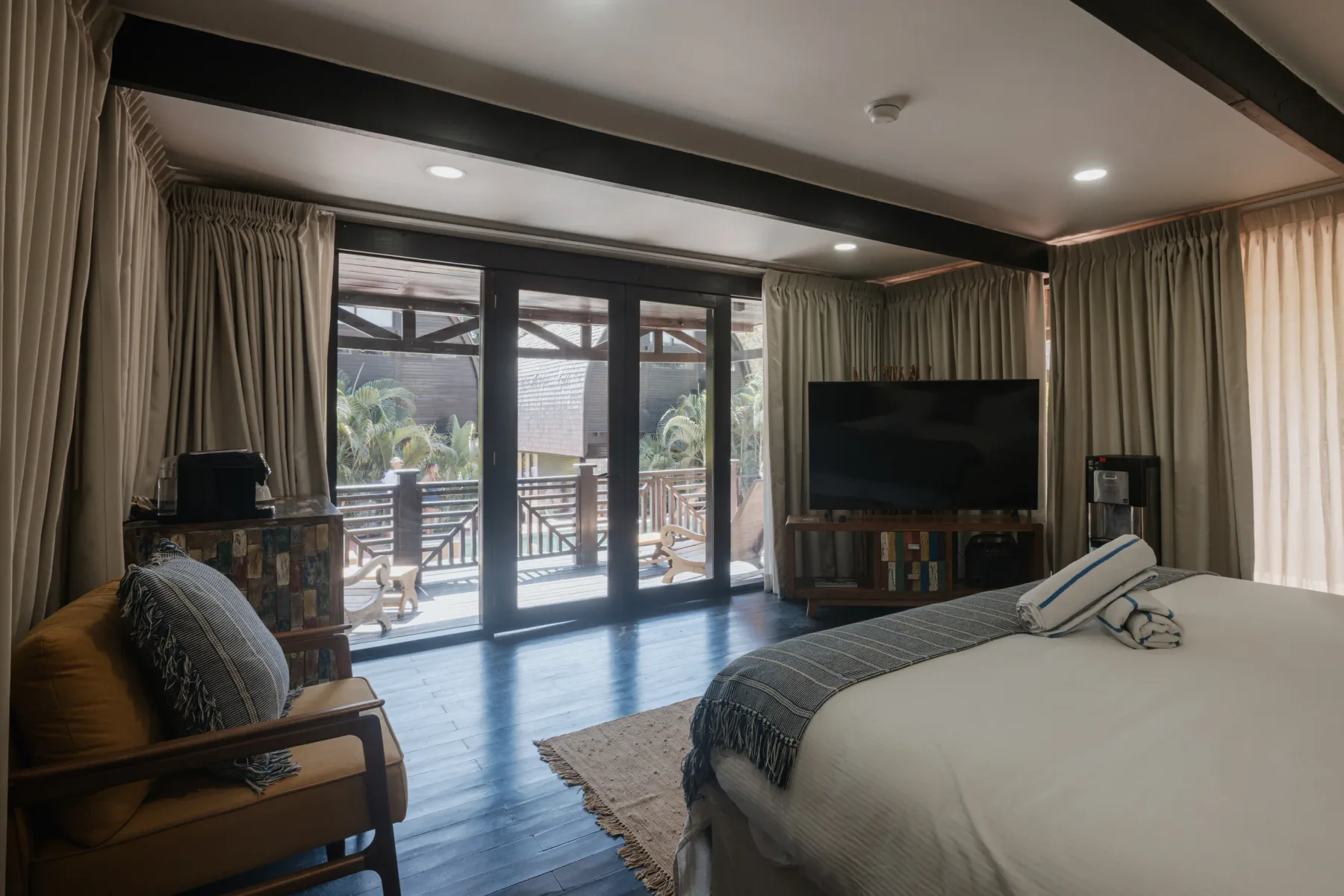 EARTH - Lower Flat by 4 Elements Contadora Island