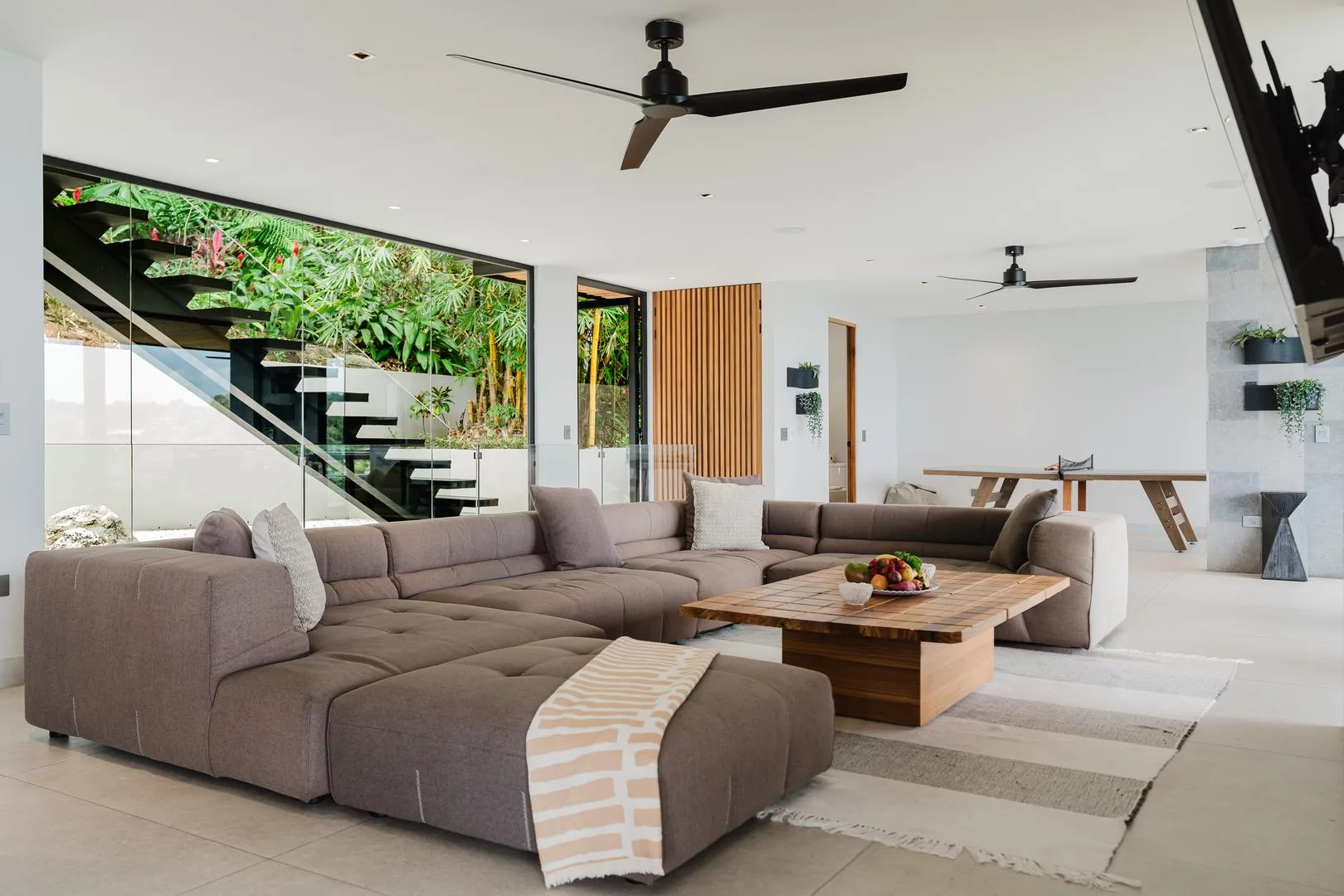 MA-22 — Contemporary Ocean-View Villa