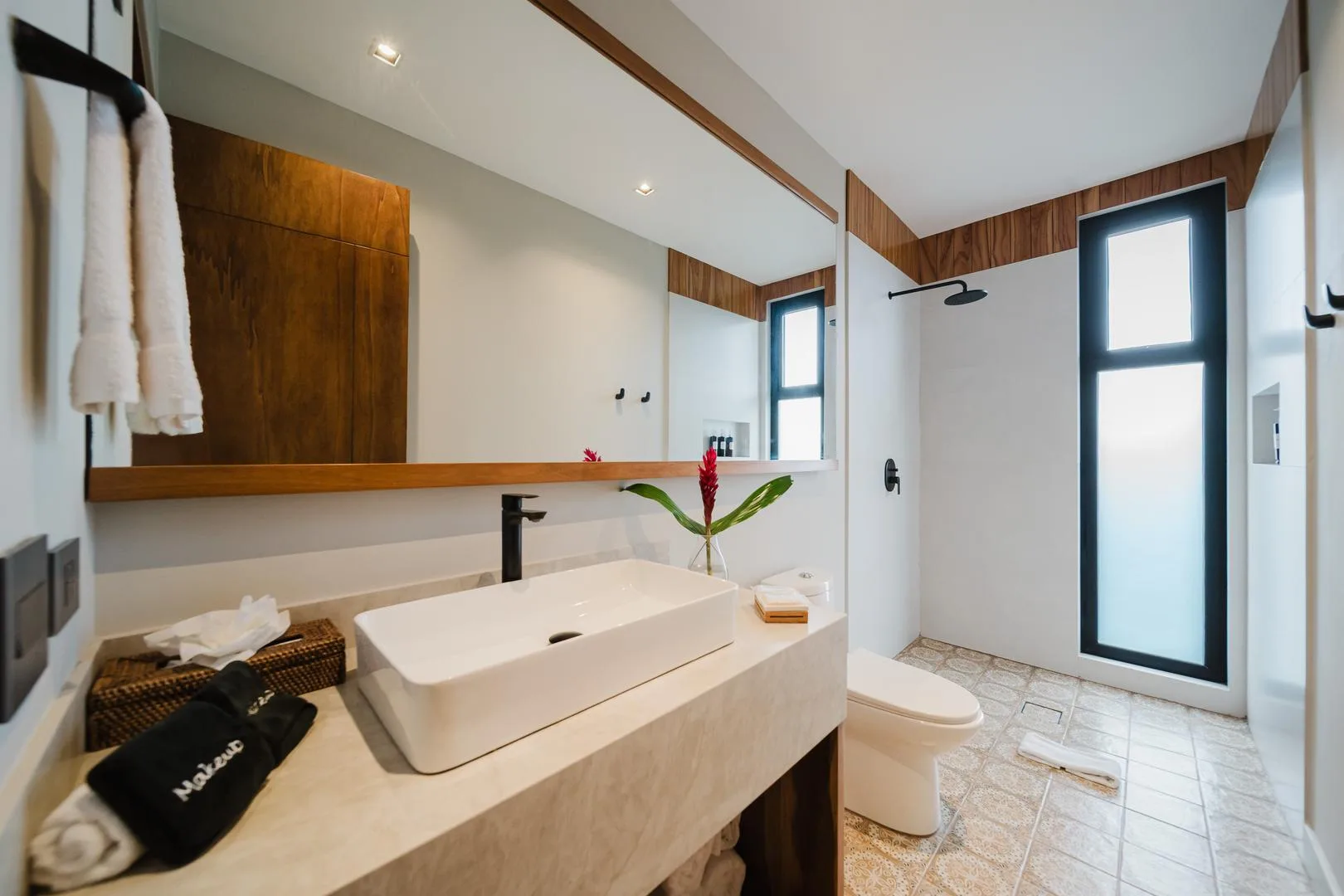 MA-22 — Contemporary Ocean-View Villa